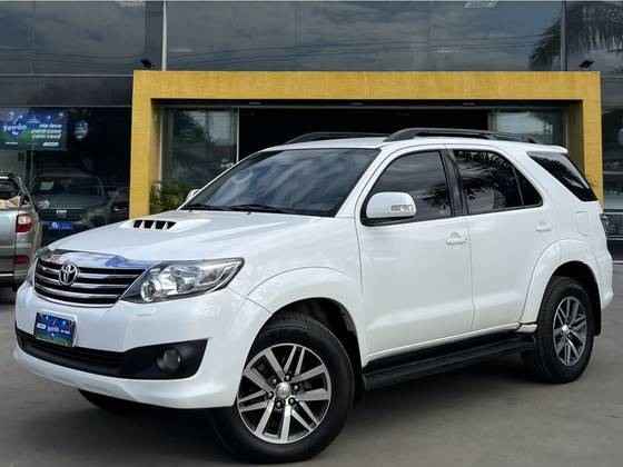 TOYOTA HILUX SW4 3.0 SRV 4X4 7 LUGARES 16V TURBO INTERCOOLER DIESEL 4P AUTOMÁTICO TOYOTA HILUX SW4 3.0 SRV 4X4 7 LUGARES 16V TURBO INTERCOOLER DIESEL 4P AUTOMÁTICO